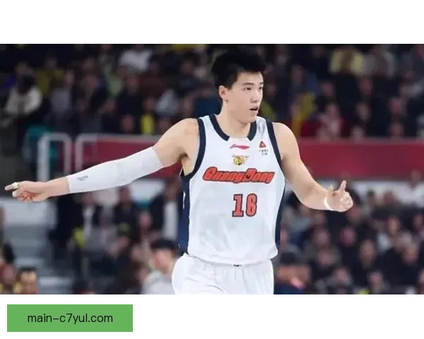 粤记焦泊乔伤情无碍现身发布会 粤记焦泊乔伤情无碍现身发布会