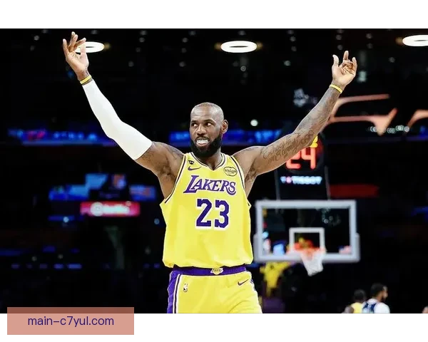 湖人三巨头合力80+24拒快船逆转